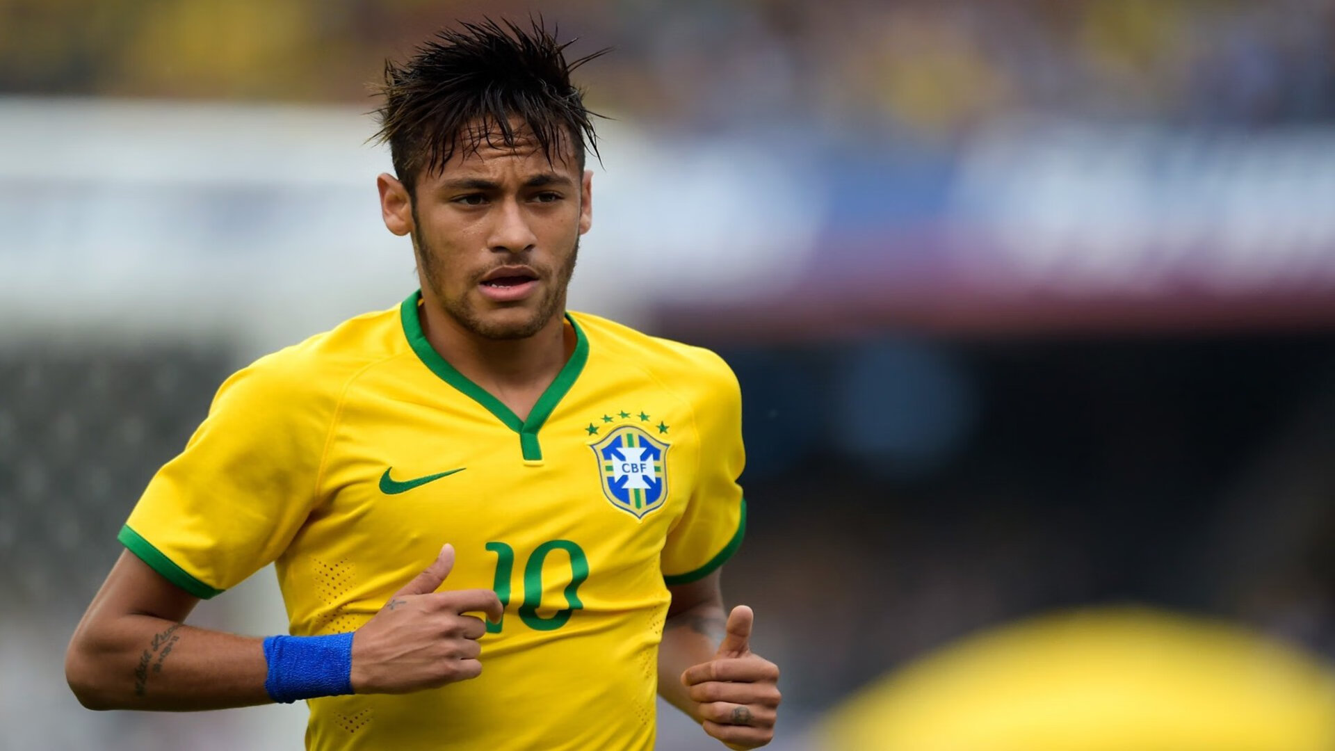 “裁判判罚引争议，中超比赛中遇到的挑战”，中超裁判要求